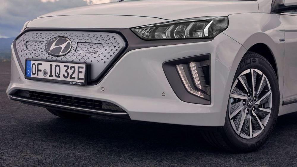 L'évolution des projecteurs automobiles depuis les lampes à acétylène ou à huile des années 1880