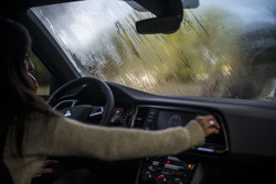 Des conseils pour une conduite apaisée en automne sous la pluie