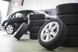 Stocker les pneus d’été ou d’hiver dans un endroit frais, sec et sombre