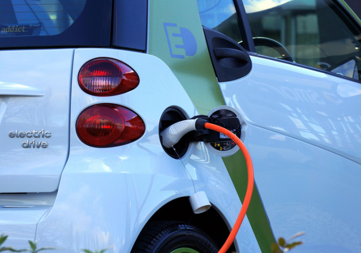 La plupart des conducteurs de véhicules électriques rechargent leurs voitures à domicile