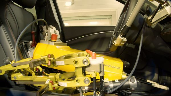 Des robots pilotes testent les véhicules en conditions extrêmes