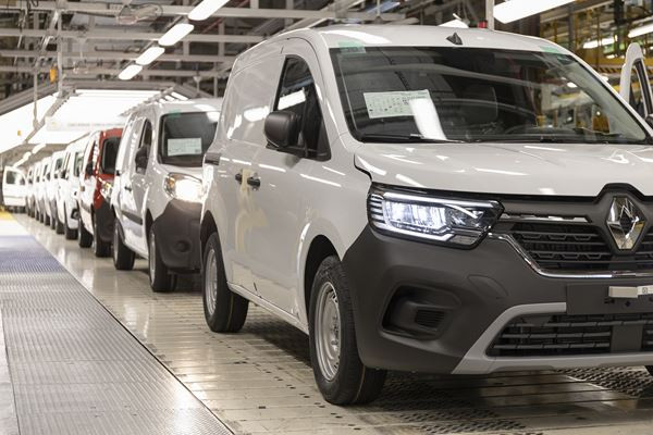 L’usine Renault de Maubeuge voit défiler plusieurs modèles de marques différentes