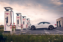 Le réseau européen de recharge ultra-rapide de véhicules électriques Ionity accélère