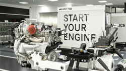 Le moteur turbo quatre cylindres Mercedes-AMG développe une puissance de 421 ch