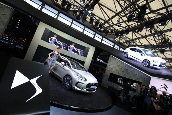 Découvrez en images le making of de la Citroën DS5 White Pearl