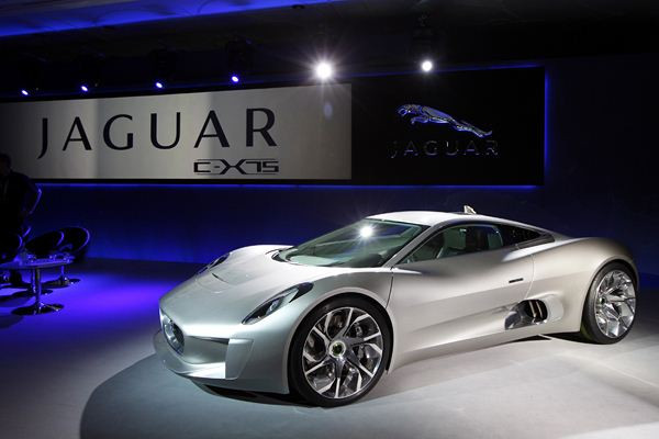 Jaguar annonce la production de la supercar hybride C-X75