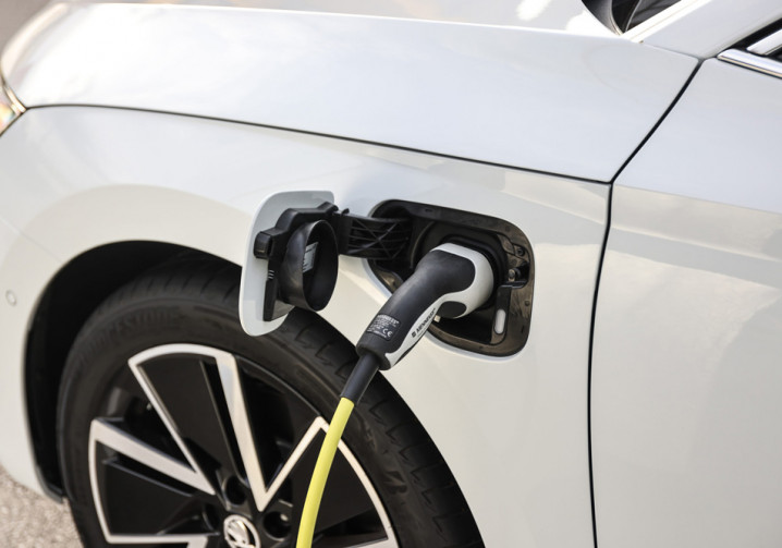 Les voitures hybrides rechargeables pourraient ne pas être interdites à la vente en 2035