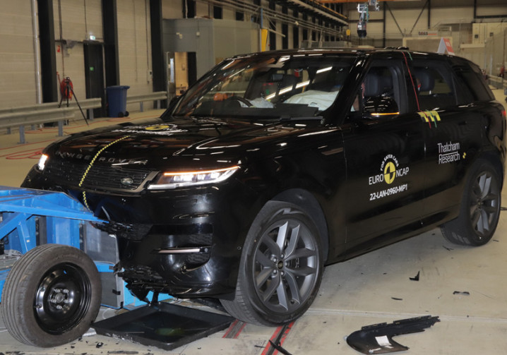 Le SUV de luxe Land Rover Range Rover Sport obtient cinq étoiles aux crash-tests Euro NCAP 2022