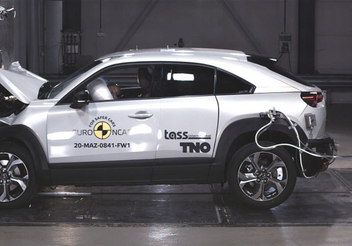 Le SUV hybride rechargeable Mazda MX-30 crédité de cinq étoiles aux crash-tests Euro NCAP