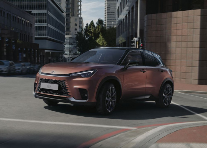 Le Lexus LBX hybride auto-rechargeable affiche une nouvelle identité visuelle