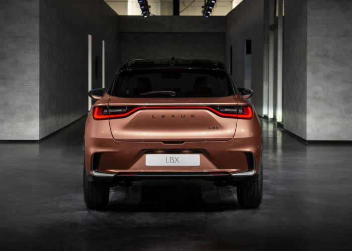 Le Lexus LBX hybride auto-rechargeable affiche une nouvelle identité visuelle