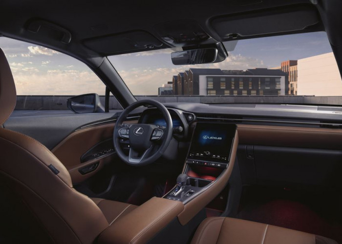 Le Lexus LBX hybride auto-rechargeable affiche une nouvelle identité visuelle