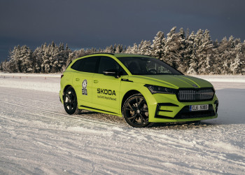 La Skoda Enyaq RS iV s'offre le record du monde de drift sur glace