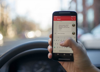 80 pour cent des automobilistes utilisent leur smartphone au volant