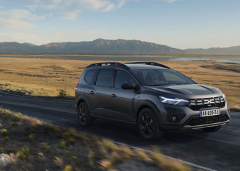 La voiture familiale sept places Dacia Jogger passe à l'hybride auto-rechargeable