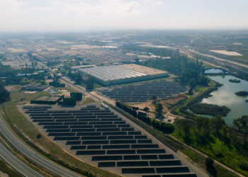 Une centrale solaire installée dans l'usine de production de véhicules Ford de Almussafes
