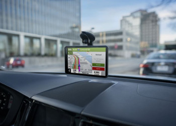 Le DriveCam 76 de Garmin est un GPS tout-en-un avec une caméra HD intégrée