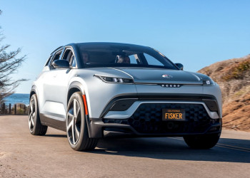 Le SUV électrique Fisker Ocean affiche une silhouette sculptée à l'allure audacieuse