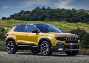 Le SUV urbain électrique Jeep Avenger affiche une autonomie jusqu'à 389-404 kilomètres