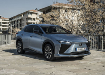 Le Lexus RZ 450e électrique exploite le potentiel de la technologie électrique