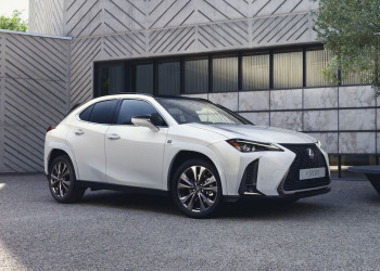 Le SUV compact Lexus UX hybride auto-rechargeable s'offre des améliorations