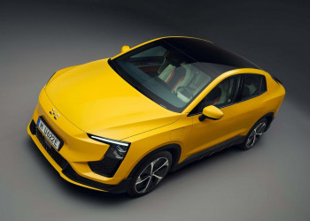 Le coupé SUV électrique à batterie Aiways U6 affiche une allure sportive