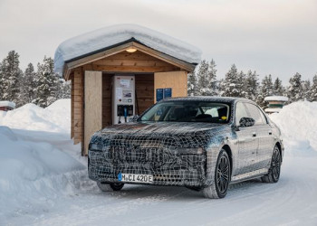 La limousine électrique BMW i7 soumise à des tests d'endurance dans un froid glacial