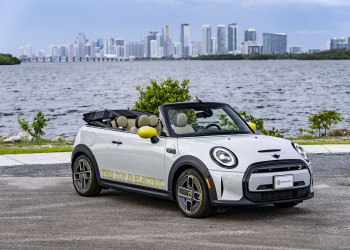 Le prototype Mini Cooper SE Cabrio allie mobilité électrique et conduite à ciel ouvert