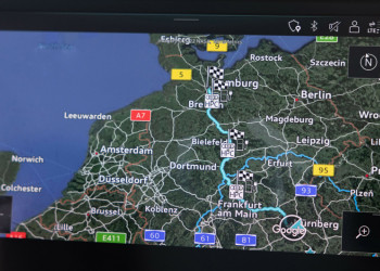 Le planificateur d'itinéraire d'une voiture électrique optimise les arrêts de recharge nécessaires