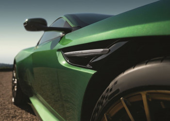 L'Aston Martin DB12 embarque un moteur V8 4.0 litres Twin-Turbo de 680 ch