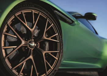 L'Aston Martin DB12 embarque un moteur V8 4.0 litres Twin-Turbo de 680 ch