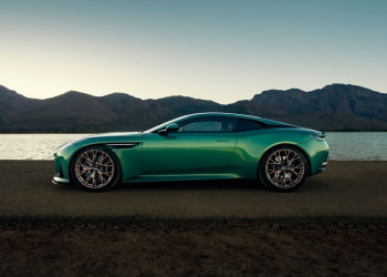 L'Aston Martin DB12 embarque un moteur V8 4.0 litres Twin-Turbo de 680 ch