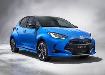 La citadine du segment B Toyota Yaris de quatrième génération s'offre une mise à jour