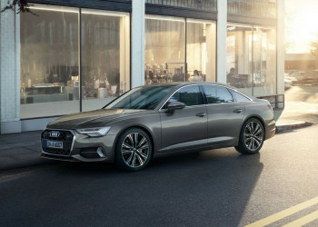 L'Audi A6 Berline affiche une calandre Singleframe avec une structure en nid d'abeille
