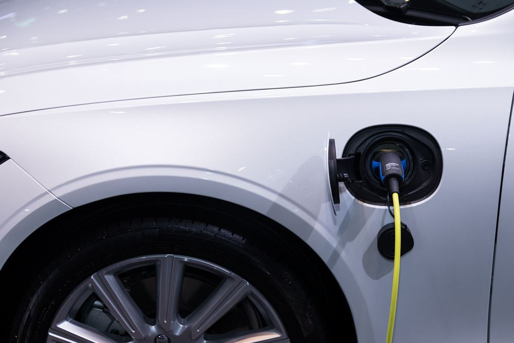 Pourquoi les véhicules électriques sollicitent davantage leurs pneumatiques ?