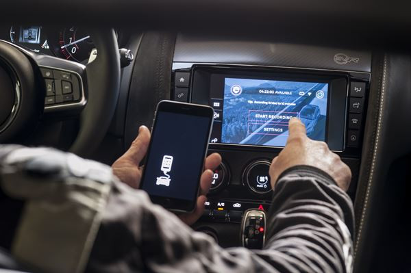 L'application ReRun crée des vidéos associées aux données de la Jaguar F-Type