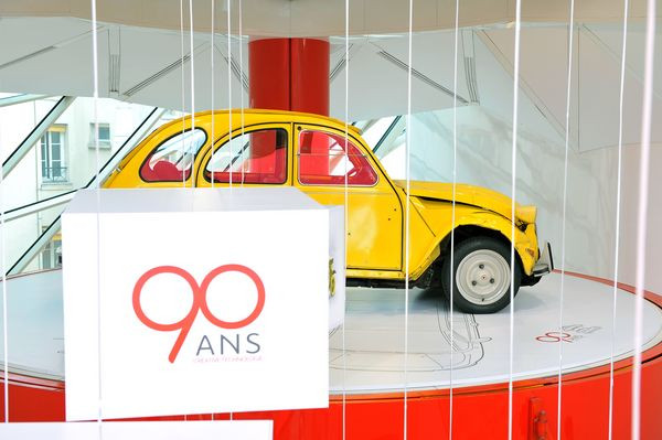 Citroën met en scène 90 ans de son histoire au 42 Champs-Elysées