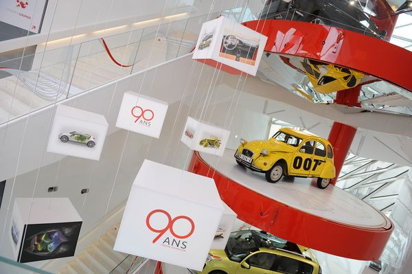Citroën met en scène 90 ans de son histoire au 42 Champs-Elysées