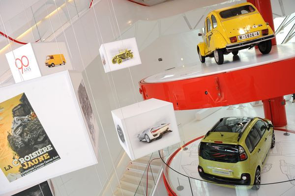 Citroën met en scène 90 ans de son histoire au 42 Champs-Elysées