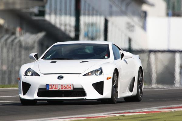L'une de ces 38 voitures sera élue "Voiture Mondiale de l'Année 2011"