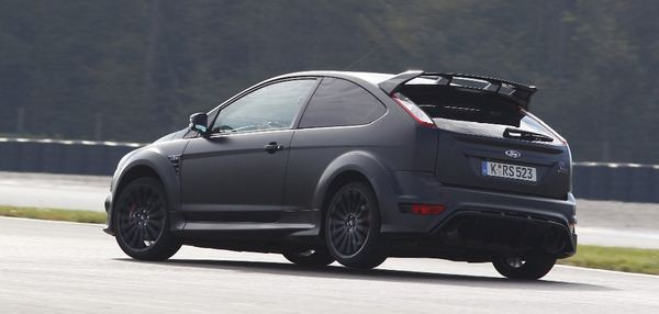 La Ford Focus RS500 élue « Sportive de l’année 2010 » par le magazine Echappement