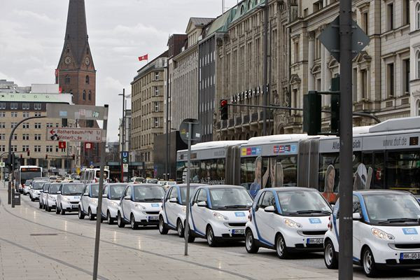 Mercedes et Europcar lancent le concept de mobilité urbaine car2go à Hambourg