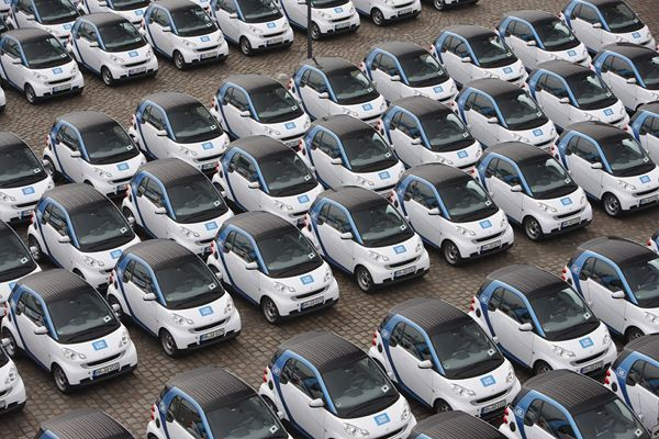 Mercedes et Europcar lancent le concept de mobilité urbaine car2go à Hambourg