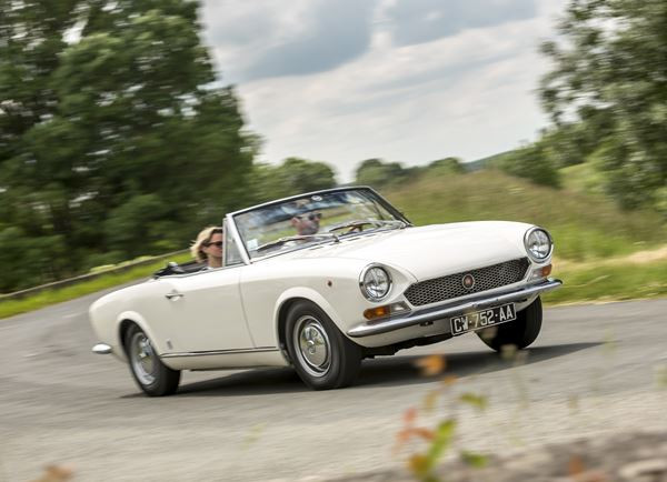Le Fiat 124 Spider fête ses cinquante ans