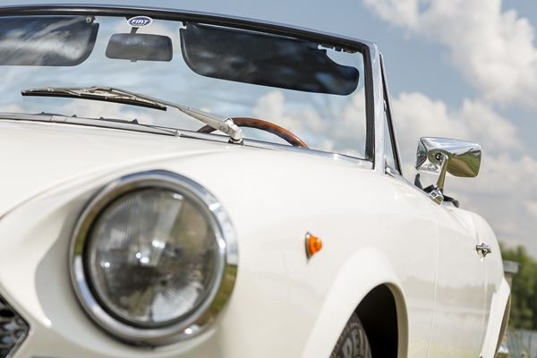 Le Fiat 124 Spider fête ses cinquante ans