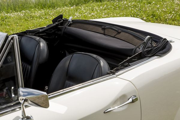 Le Fiat 124 Spider fête ses cinquante ans
