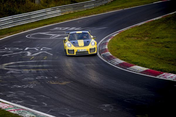 La Porsche 911 GT2 RS établit au Nürburgring un temps au tour record
