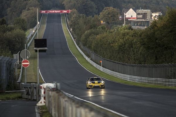 La Porsche 911 GT2 RS établit au Nürburgring un temps au tour record