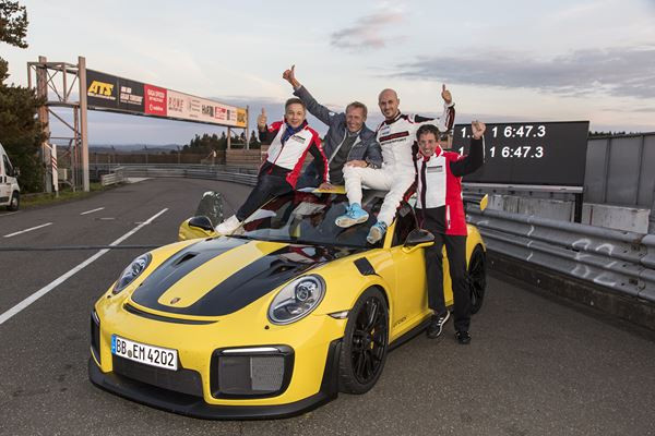 La Porsche 911 GT2 RS établit au Nürburgring un temps au tour record