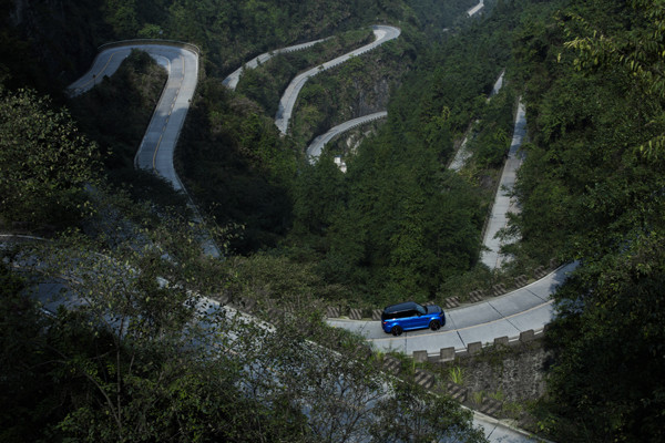 Le Range Rover Sport SVR affiche des performances de supercar